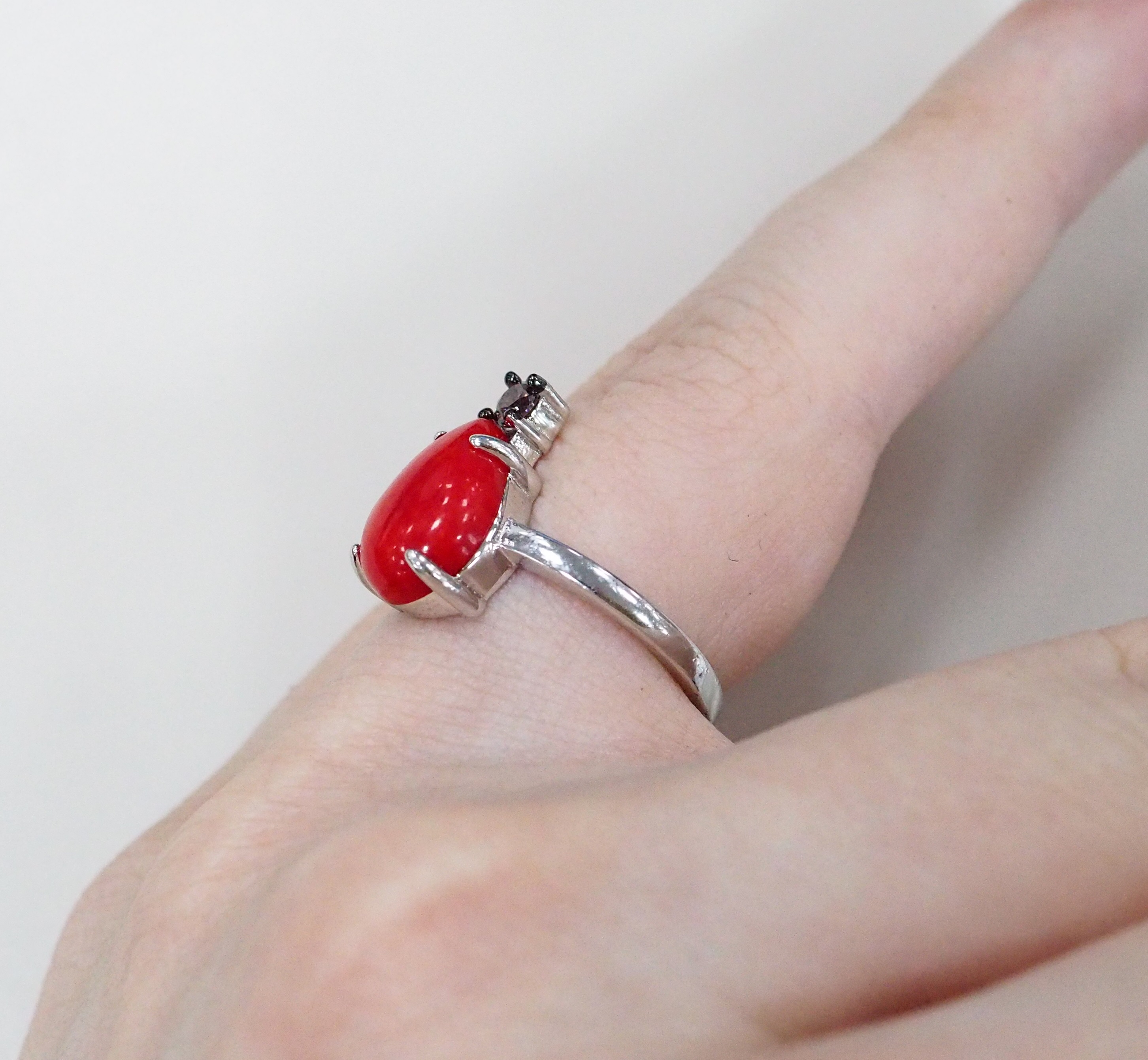 Серебряное кольцо с кораллом